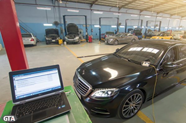 Full computerized diagnostic scan on a Mercedes-Benz S-Class